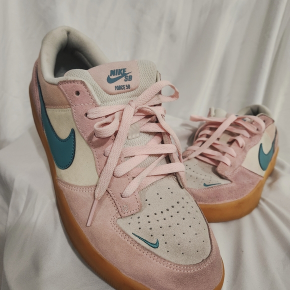 Nike Women's Pink and Blue Sneakers - Picture 8 of 9